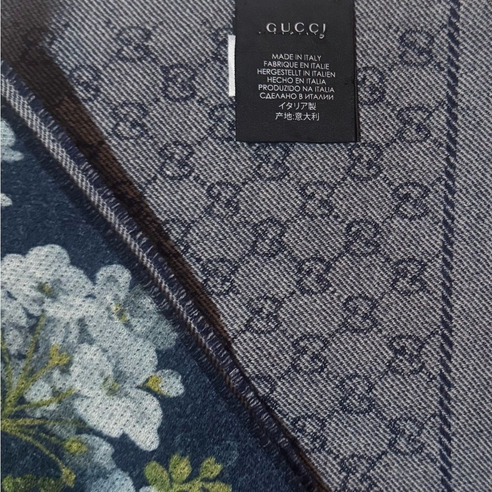 Auth Gucci Blue Floral GG Blooms Hydrangea Double Sided GG Jacquard Wool Scarf - Picture 16 of 16